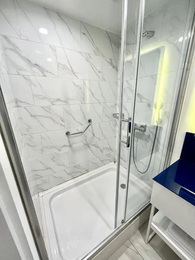 Appartement Orbi City Suite With Sea View Batoemi