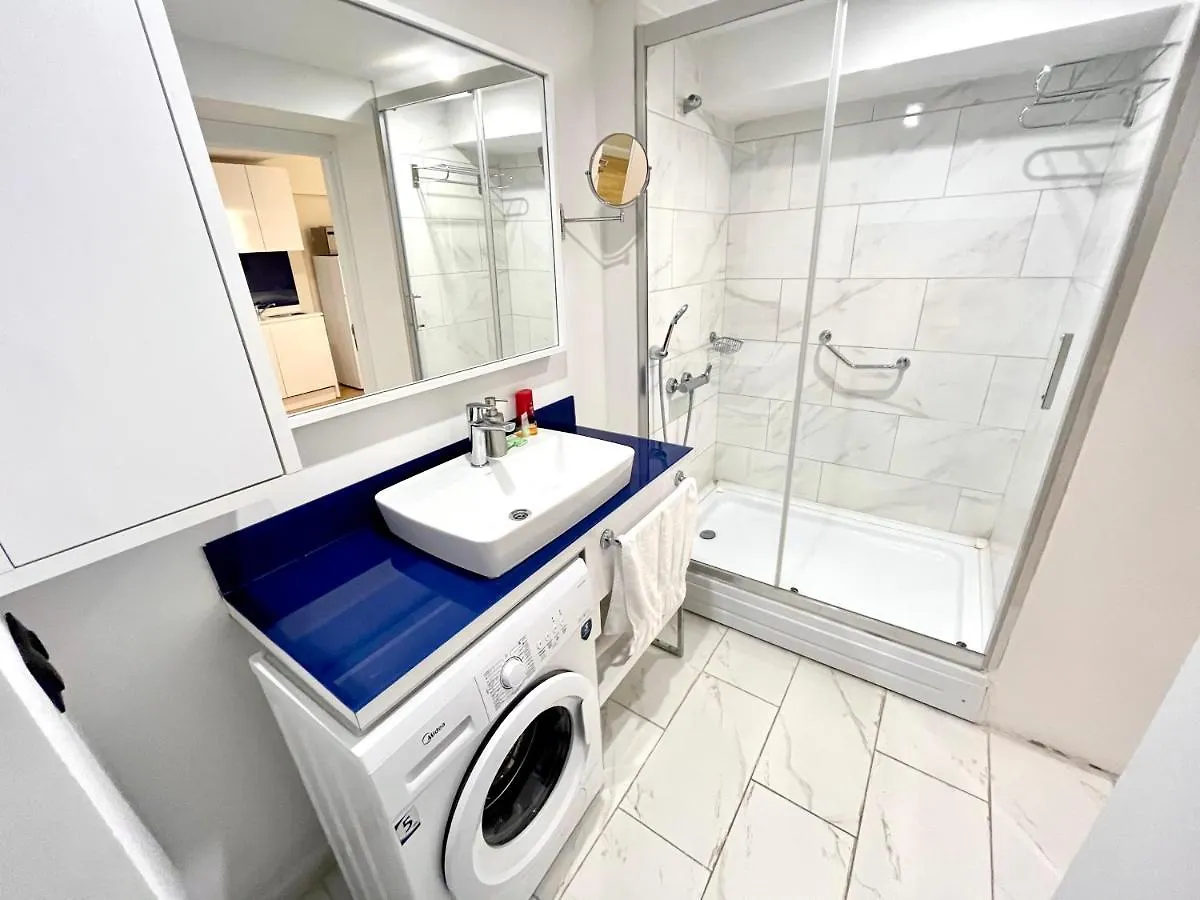 Appartement Orbi City Suite With Sea View Batoemi